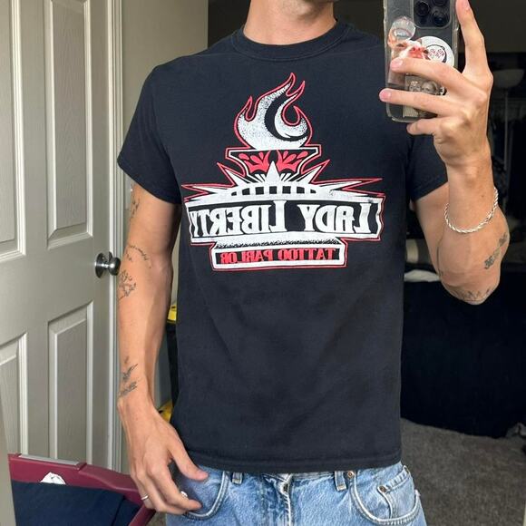 2000s Vintage Tattoo Shop Parlor Faded Fityed Graphic Tee - Picture 6 of 7